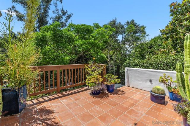 7728 Ludington Pl, La Jolla CA: https://media.crmls.org/mediaz/1670fca2-0e57-403e-93fb-904440c91ce0.jpg