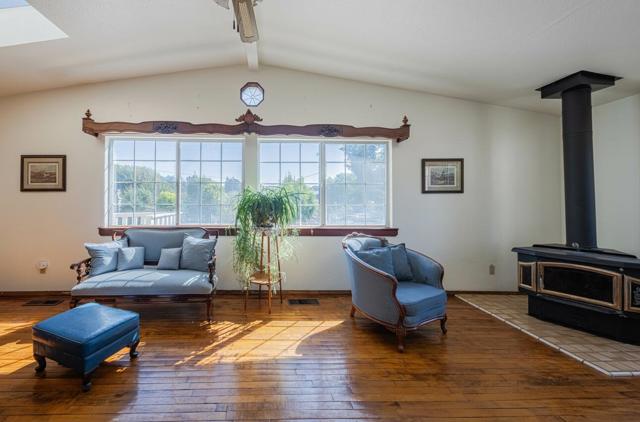 17945 Pesante Road, Salinas CA: https://media.crmls.org/mediaz/1671c20c-2a57-4027-abbf-27c9fb9cb4dd.jpg