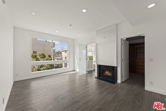 1932 Selby Avenue, Los Angeles CA: https://media.crmls.org/mediaz/16726180-7c07-4fde-b605-ee661e3e5901.jpg