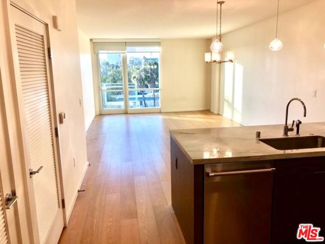1705 Ocean Avenue, Santa Monica CA: https://media.crmls.org/mediaz/16727e6f-61d0-45a5-8efc-e790ecc358df.jpg