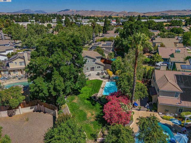 96 Trixie Dr, Livermore CA: https://media.crmls.org/mediaz/1672fee0-6937-47d1-8cdd-5ed43e3b7ea9.jpg