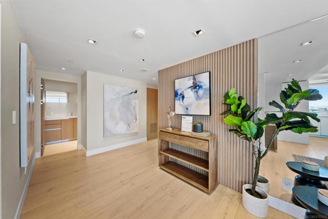 1780 Avenida Del Mundo, Coronado CA: https://media.crmls.org/mediaz/167303bc-7a01-4336-8522-b7a127f2fce2.jpg