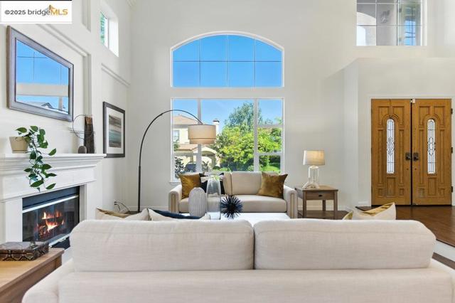 205 Dandelion Ln, San Ramon CA: https://media.crmls.org/mediaz/167335ba-d0e9-4391-b1d4-3507ef54097c.jpg