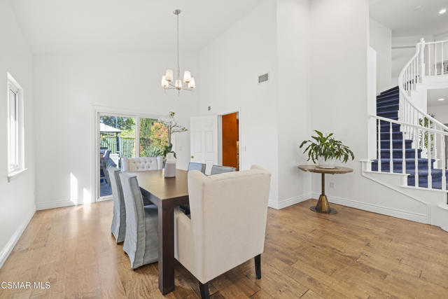 287 Golden Fern Court, Simi Valley CA: https://media.crmls.org/mediaz/16736fb0-57f5-47a9-ad12-7b9dd9dcb503.jpg