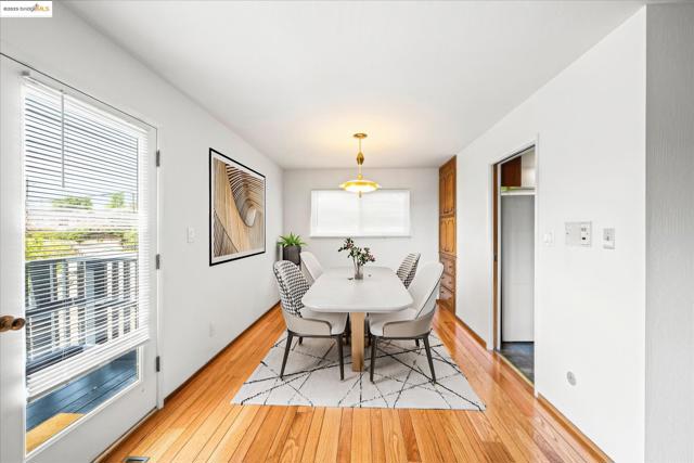 3312 Wisconsin St, Oakland CA: https://media.crmls.org/mediaz/1673e577-191b-4d83-9d8a-82f0f14e8e70.jpg
