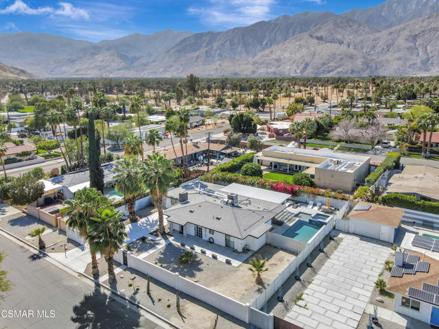 677 S Highland Drive, Palm Springs CA: https://media.crmls.org/mediaz/167430af-8b1d-4665-8d95-7a3cbea2d3f1.jpg