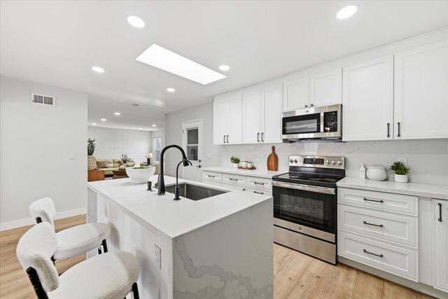 32915 Lake Erie Street, Fremont CA: https://media.crmls.org/mediaz/16745312-da52-49e2-8e48-8dcff376454e.jpg