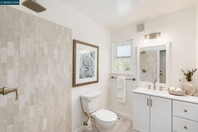 3402 Goyak Dr, Lafayette CA: https://media.crmls.org/mediaz/16748eac-c903-4641-8b4c-0bc2d424b388.jpg