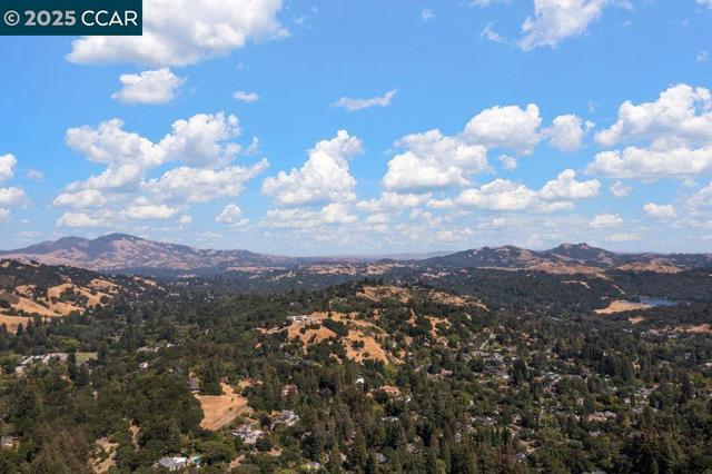 3949 Canyon Rd, Lafayette CA: https://media.crmls.org/mediaz/1674ade9-72d5-4d0e-9902-4a37672bc304.jpg
