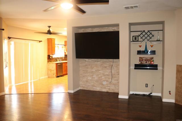 Detail Gallery Image 7 of 17 For 766 Conlon Dr, Hemet,  CA 92545 - 4 Beds | 4 Baths