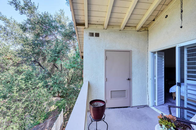 675 Oak Run Trail, Oak Park CA: https://media.crmls.org/mediaz/16756853-f843-4e47-8b37-6e24350dca37.jpg