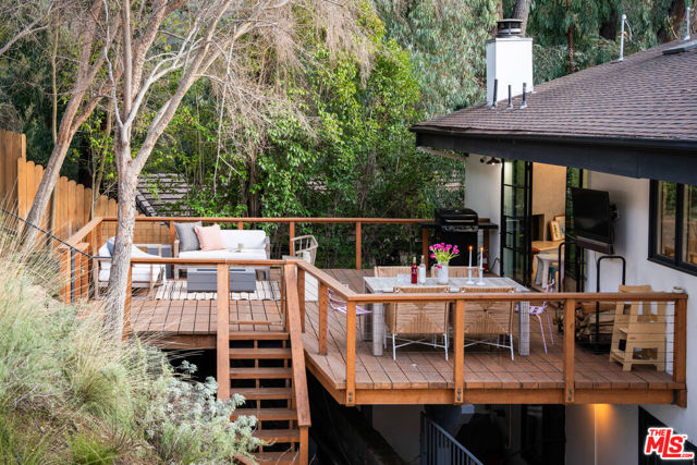 554 Mountain Green Drive, Calabasas CA: https://media.crmls.org/mediaz/16763695-c2e5-41cf-8c3f-b54e222b477d.jpg