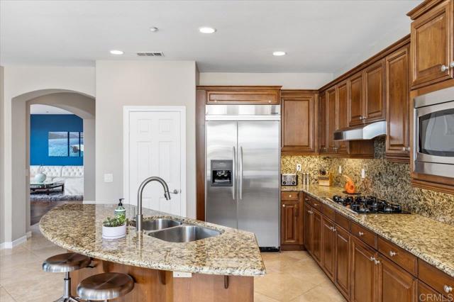 31662 Orange Blossom Ct, Valley Center CA: https://media.crmls.org/mediaz/167643f3-5c75-4da4-b221-106f56a69f4f.jpg