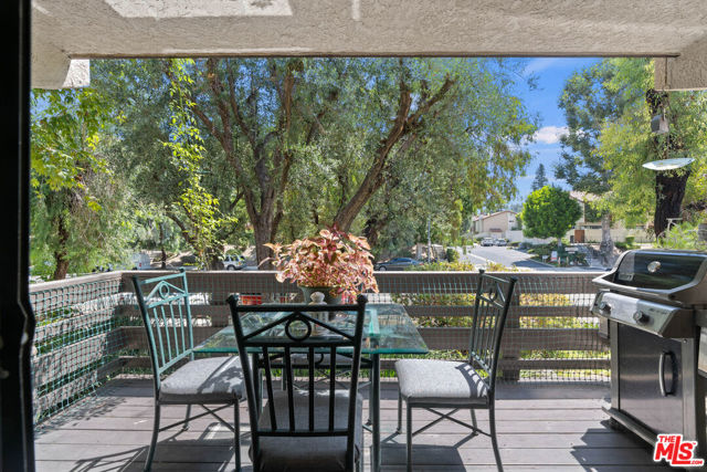 5757 Owensmouth Avenue, Woodland Hills CA: https://media.crmls.org/mediaz/1676457c-7262-476b-b090-1a6cc1880387.jpg