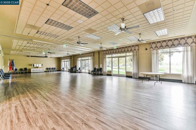 95 Goldspur Way, Brentwood CA: https://media.crmls.org/mediaz/16777cf0-eacf-46c9-a7b7-888ad9a8b9a6.jpg