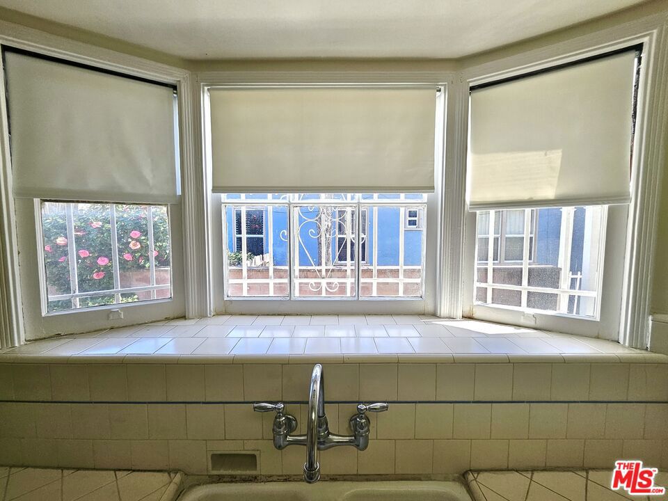 https://media.crmls.org/mediaz/167780a1-2b71-4aa5-8e9d-acdd4530cc4a.jpg?preset=X-Large