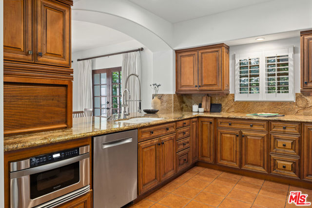 1100 21st Street, Santa Monica CA: https://media.crmls.org/mediaz/16779116-f44c-42d6-b9a1-c1d1f5bee4ad.jpg