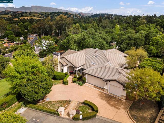 628 Sugarloaf Ct, Walnut Creek CA: https://media.crmls.org/mediaz/1678cf25-3c04-4575-8ce6-5e826f7a77a3.jpg