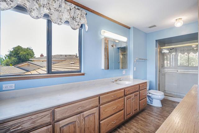 40204 Hacienda Court, Fremont CA: https://media.crmls.org/mediaz/16791950-7a1f-4922-b816-26d0be707ec2.jpg