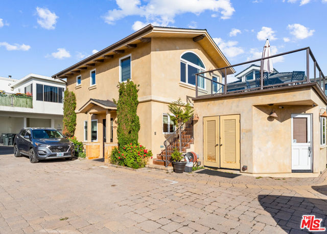 729 Ocean Front, Laguna Beach CA: https://media.crmls.org/mediaz/16791f10-d3d7-44f2-afb3-f331f93cbcbd.jpg