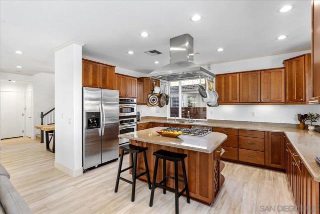 2412 Starlight Gln, Escondido CA: https://media.crmls.org/mediaz/167964f8-3d44-4e86-baf0-df169e4d375f.jpg