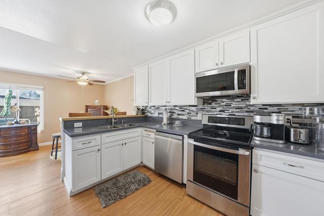 Detail Gallery Image 6 of 15 For 6889 Panamint Row #3,  San Diego,  CA 92139 - 3 Beds | 2 Baths