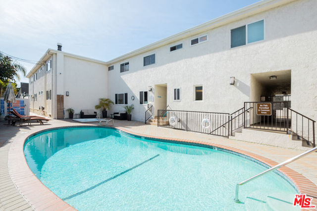 2721 2nd Street, Santa Monica CA: https://media.crmls.org/mediaz/167b6ced-0dab-4519-a359-add439a7ce9b.jpg