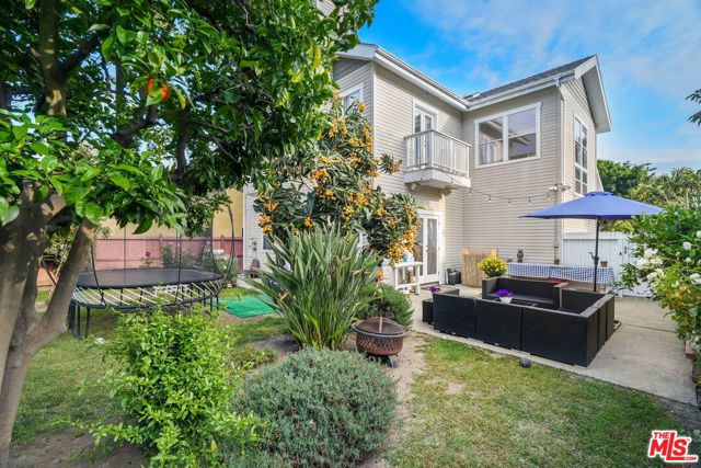 4224 Madison Avenue, Culver City CA: https://media.crmls.org/mediaz/167b71ae-7b7f-40e9-92b9-cc61ae40cc50.jpg