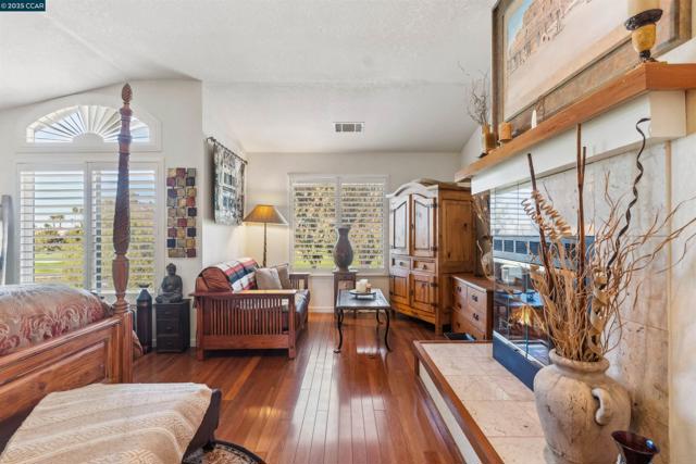 5541 Lanai Court, Discovery Bay CA: https://media.crmls.org/mediaz/167bb255-3cc8-4f82-beec-bf130e23198e.jpg