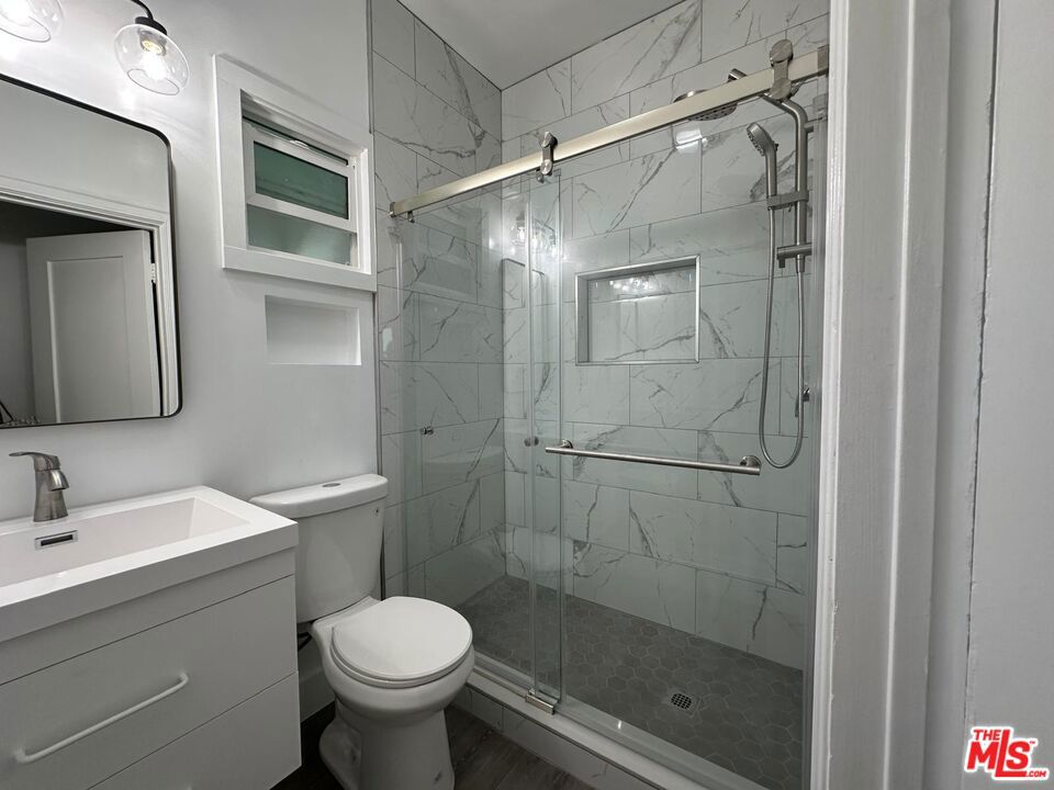 https://media.crmls.org/mediaz/167cfeb0-af23-4ca4-9979-95cf1aaf0a4d.jpg?preset=X-Large