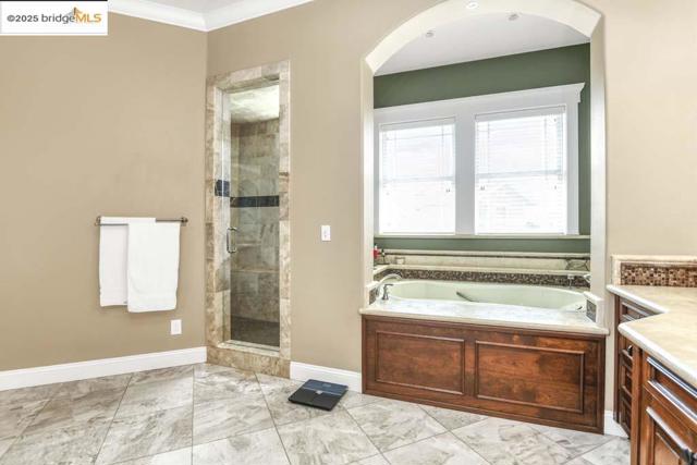 9050 Deer Valley Rd, Brentwood CA: https://media.crmls.org/mediaz/167dafc4-57ef-4ee8-a385-f423e1abfb43.jpg
