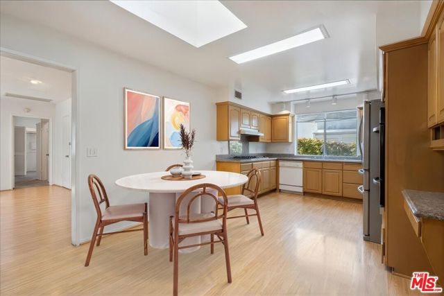 4210 Alcove Avenue, Studio City CA: https://media.crmls.org/mediaz/167dd0d4-9180-4370-bb10-24d0f8544f47.jpg