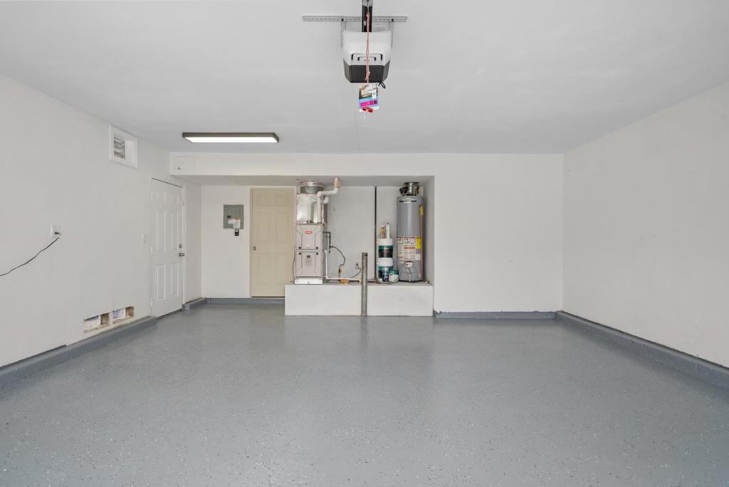 https://media.crmls.org/mediaz/167decb5-231d-48de-ab22-2f613e9346ec.jpg?preset=X-Large