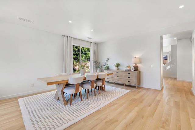 Image 9 of 76 For 79938 Dewsbury Drive