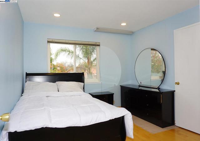 Image 34 of 43 For 236 Ottawa Way