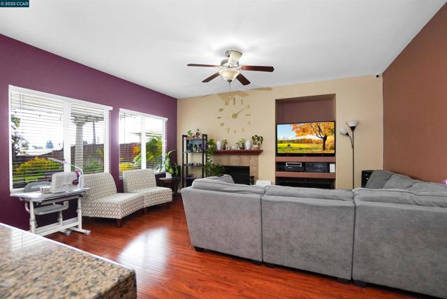 115 Montevino Ct, Oakley CA: https://media.crmls.org/mediaz/167f9919-6495-4890-9dbd-10f0605ad209.jpg