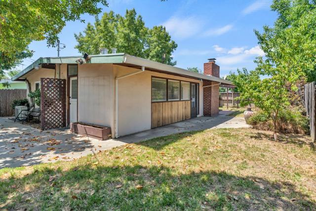 801 Douglas Street, West Sacramento CA: https://media.crmls.org/mediaz/1680993b-bf0c-4eb0-ba77-847b984149b2.jpg