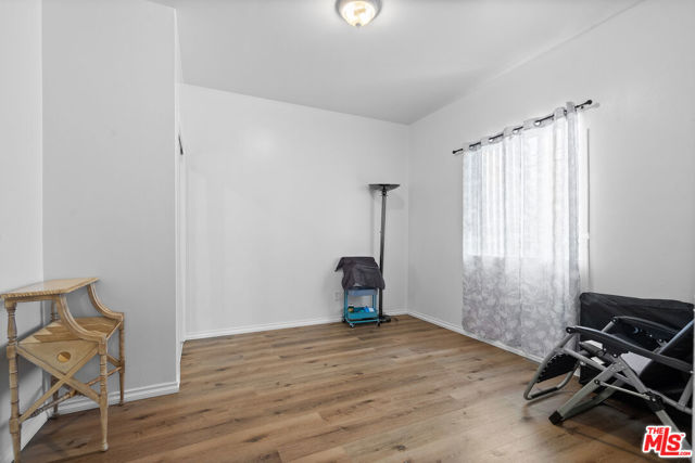 2963 San Marino Street, Los Angeles CA: https://media.crmls.org/mediaz/1681330a-421a-4fe7-91f7-692aa28ad2f9.jpg