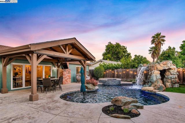 648 Buckeye Dr, Livermore CA: https://media.crmls.org/mediaz/1681387a-e8a2-4813-bb1e-c927eab8cb93.jpg