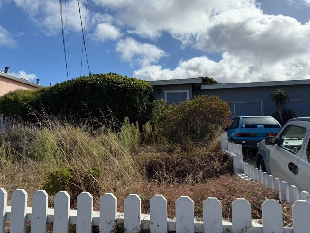 1266 Wanda Avenue, Seaside CA: https://media.crmls.org/mediaz/1681b515-02e3-4169-bfd8-0d96ae42ea23.jpg