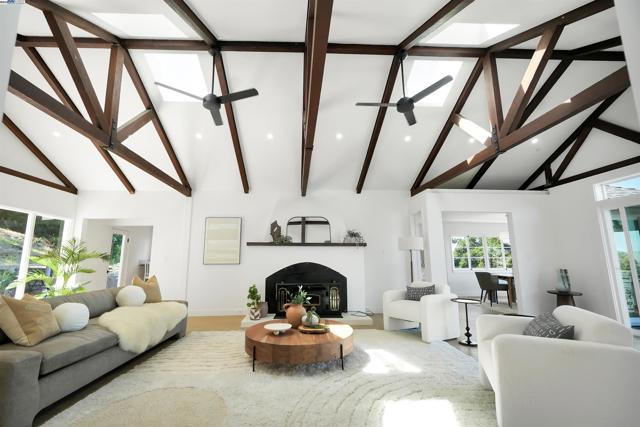 102 Castlewood Dr, Pleasanton CA: https://media.crmls.org/mediaz/16826757-5537-45c0-a9bf-4f26869bfe74.jpg