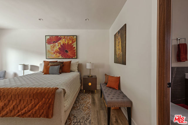 4430 Natoma Avenue, Woodland Hills CA: https://media.crmls.org/mediaz/1683266a-3f0a-43c7-9eaf-b22fd3874934.jpg