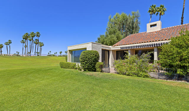 101 Mission Hills Drive, Rancho Mirage CA: https://media.crmls.org/mediaz/1683dcd9-438b-4ec0-a30a-b39e5f2cec6f.jpg