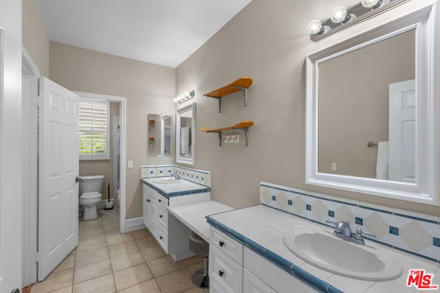 638 Oak Tree Court, Simi Valley CA: https://media.crmls.org/mediaz/1683e171-1de4-469c-8913-713524d0b196.jpg