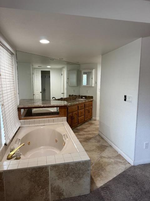 1703 Monte Grosso Drive, Merced CA: https://media.crmls.org/mediaz/16842e7f-9db5-4c6f-855d-0e8003371c33.jpg