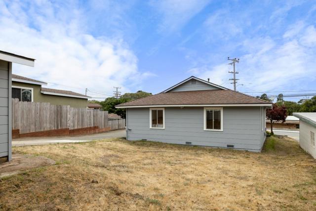 1103 Presidio Boulevard, Pacific Grove CA: https://media.crmls.org/mediaz/1684a595-8621-47cf-abbb-83ff877ae66a.jpg