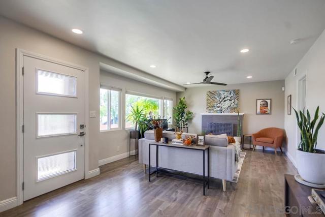7832 Cinnabar Dr, La Mesa CA: https://media.crmls.org/mediaz/1684b20f-86bf-4d90-8dac-94f2d00c59b4.jpg