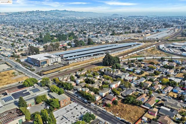 724 Chesley Ave, Richmond CA: https://media.crmls.org/mediaz/16851ce5-e894-42a8-9370-17046b4968d0.jpg