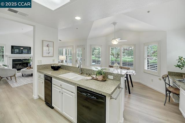 2504 Saklan Indian Dr, Walnut Creek CA: https://media.crmls.org/mediaz/1685e62e-bef9-45a3-bc2e-8b948bdfba46.jpg