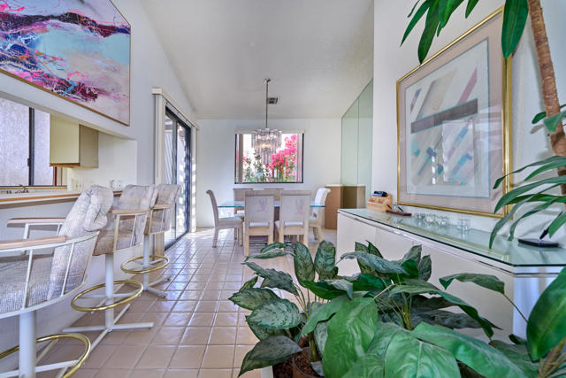 10317 Sunningdale Drive, Rancho Mirage CA: https://media.crmls.org/mediaz/168612e4-c6fe-4121-8177-9c169d9c793d.jpg